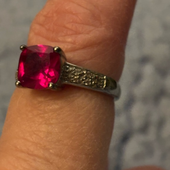 Ruby (Synthetic) with Diamond chips ( genuine) 925 stamped - Picture 2 of 12